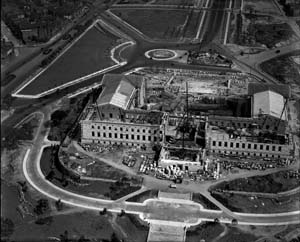 Aero Service Corporation. [Philadelphia Museum of Art Under Construction], Digital scan from original glass negative. Philadelphia, ca. 1926. Gift of Virgil S. Kauffman.